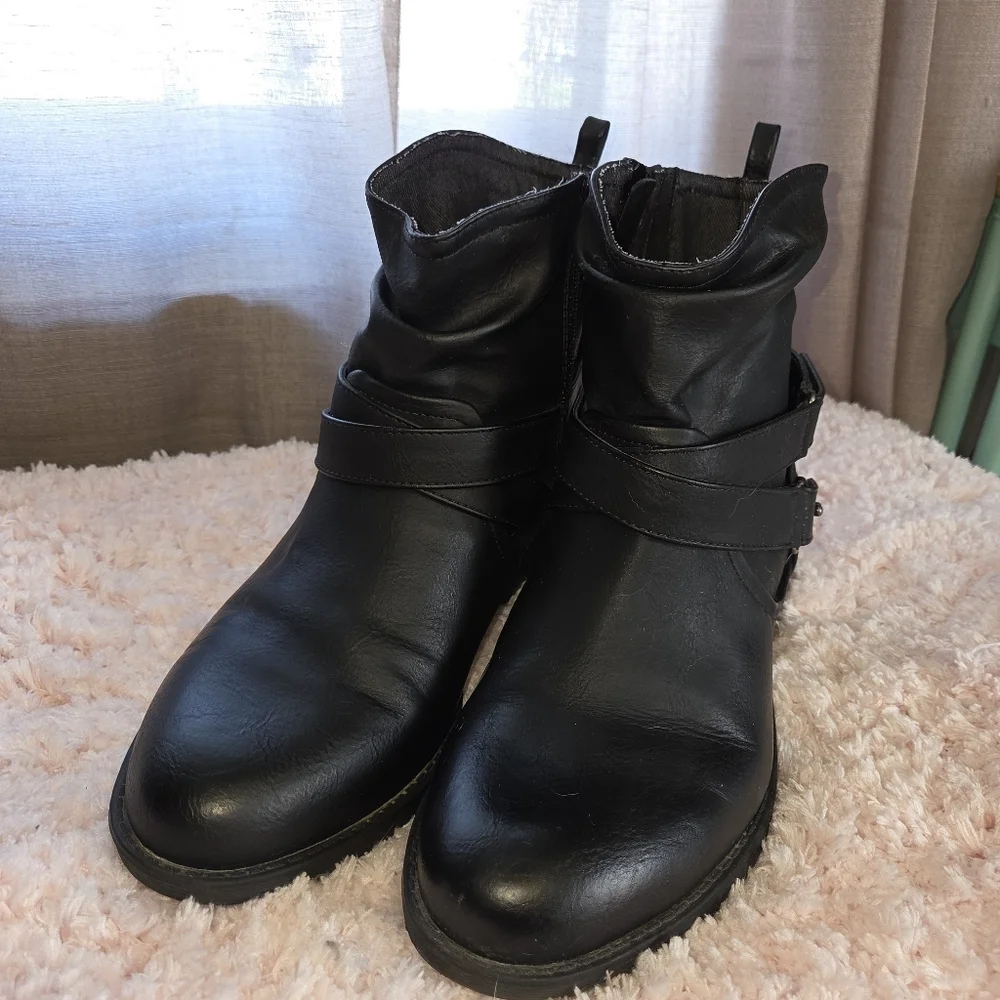 Torrid 9.5ww extra wide Black Women's Ankle Boots with Buckle Strap